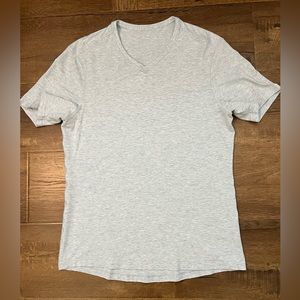Lululemon 5-year Basic V-neck - Short Sleeve - Medium